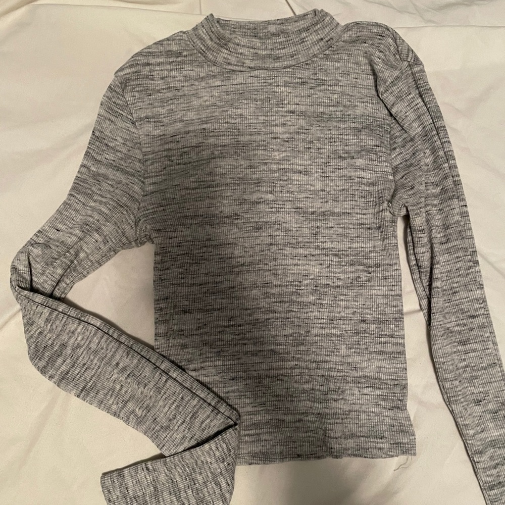 H&M mock neck cropped long sleeve tee